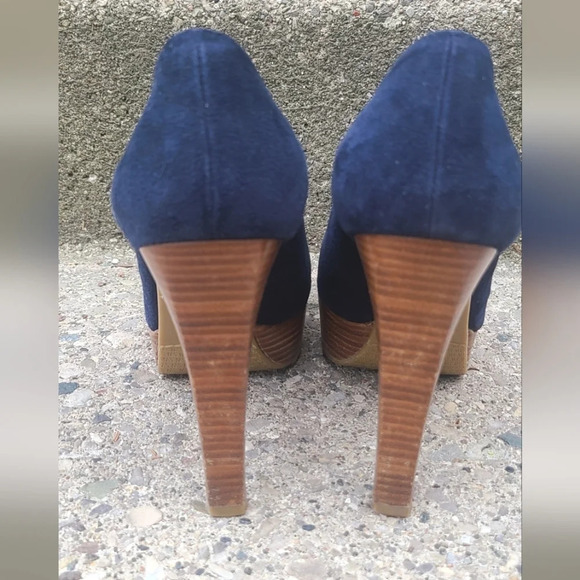 Stuart Weitzman Blue Suede Shoes - Picture 5 of 8